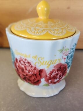NWT. The Pioneer Woman Floral Sugar Jar with Yellow Lid.
